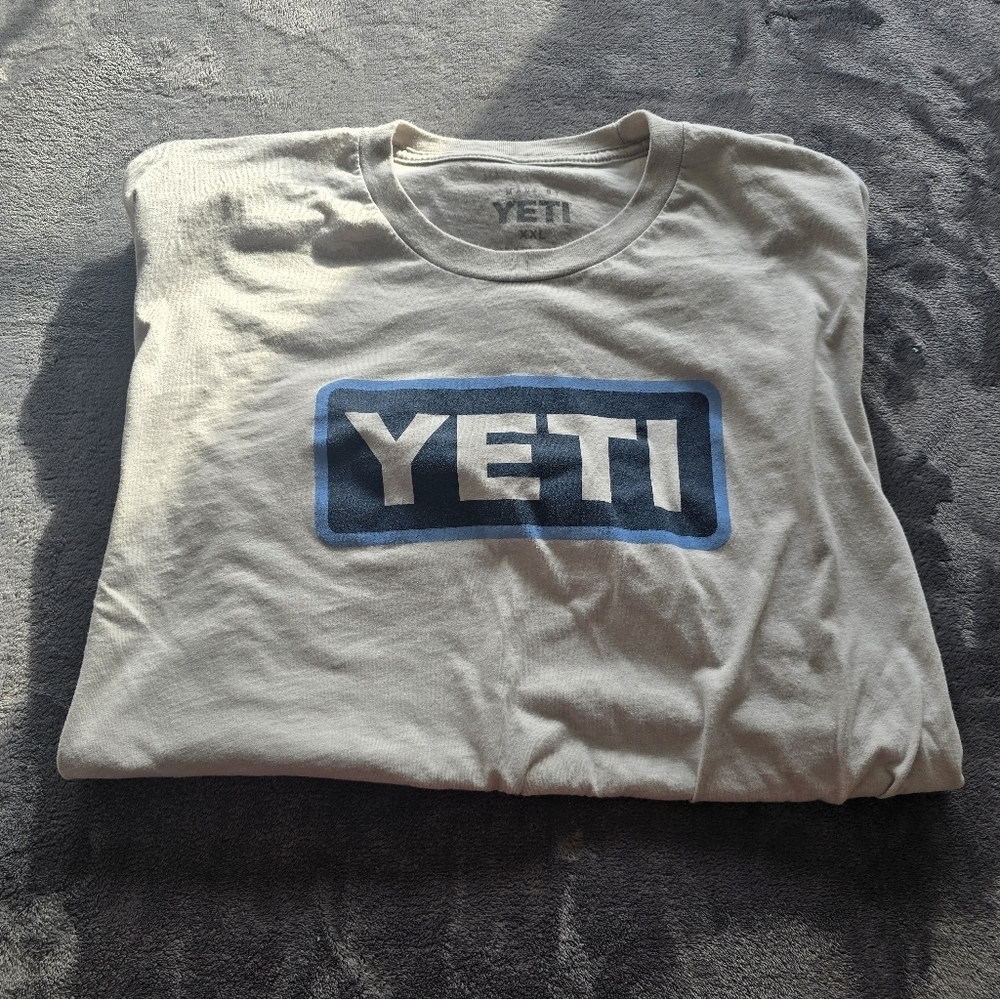 Yeti Logo Light Grey Tee Size XXL